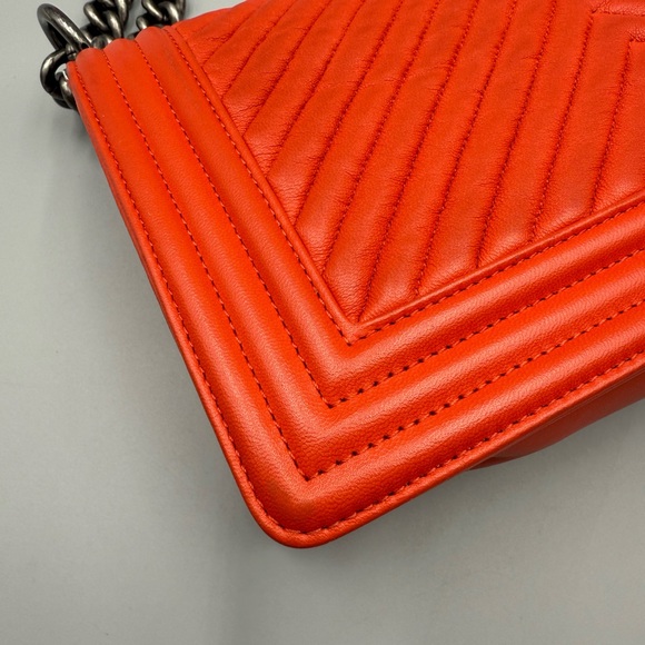 ❤️‍🔥CORAL CHANEL❤️‍🔥Chevron Medium boy bag - Picture 8 of 15